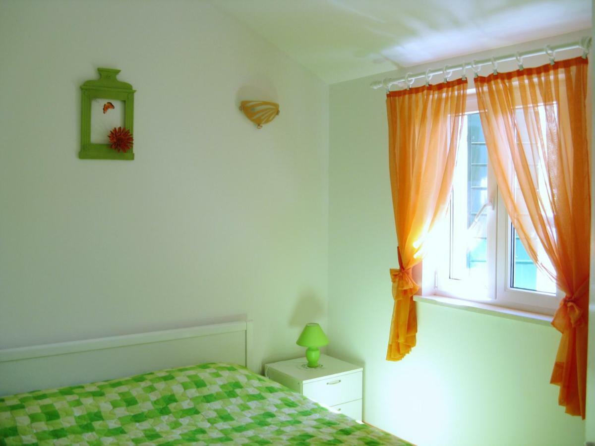 Apartments Nejasmic - Little House For Peaceful And Domestic Vacation Bol Exterior photo